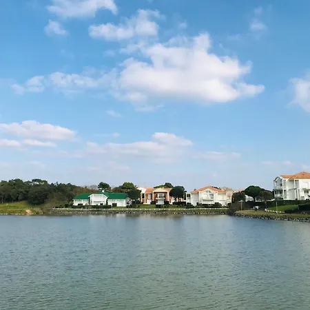 Maison Du Soleil, Lac, Golf Et Mer Feriehus *